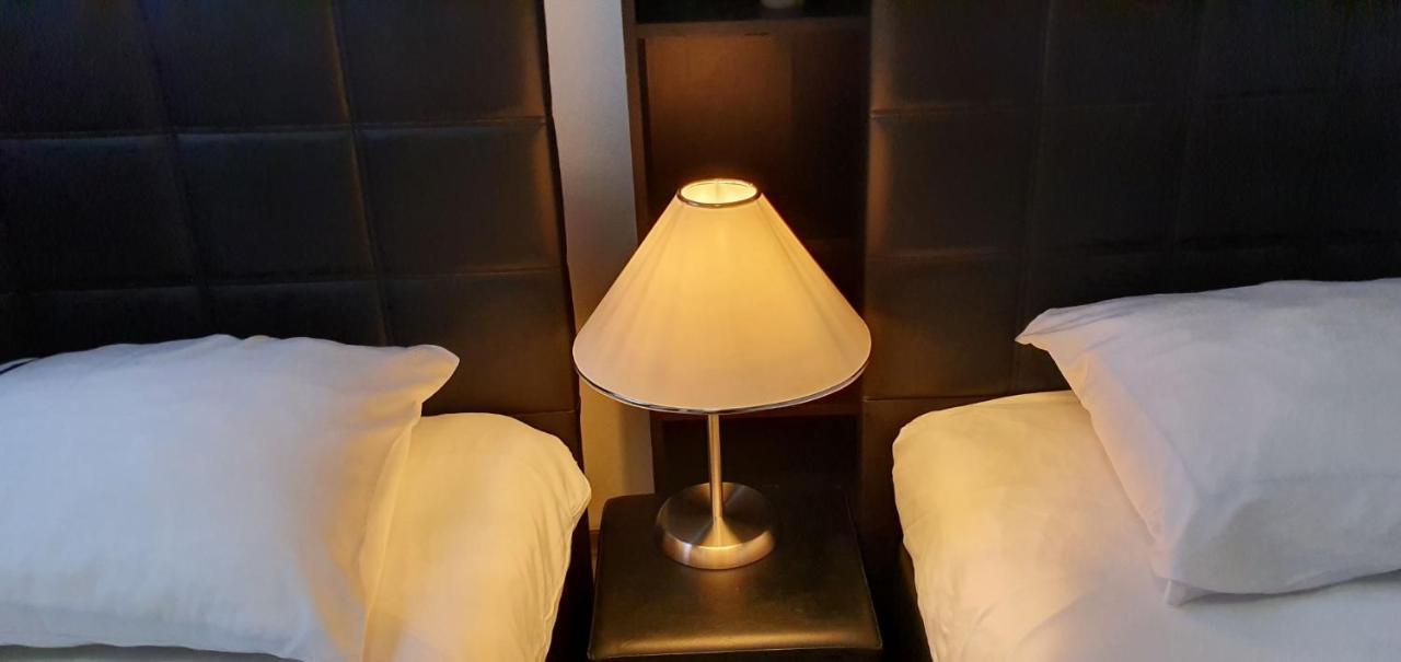 Guesthouse Marie Therese Brussel Bagian luar foto